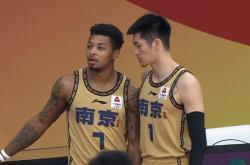 开云体育官方网站-汉堡领头羊风头无两，表现抢眼