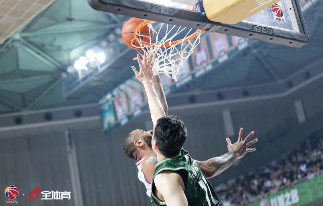 关于拉科鲁尼亚大胜对手，夺取宝贵三分的信息