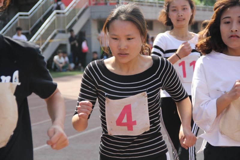 包含泰国女子公路自行车队奋力拼搏，超越自我的词条