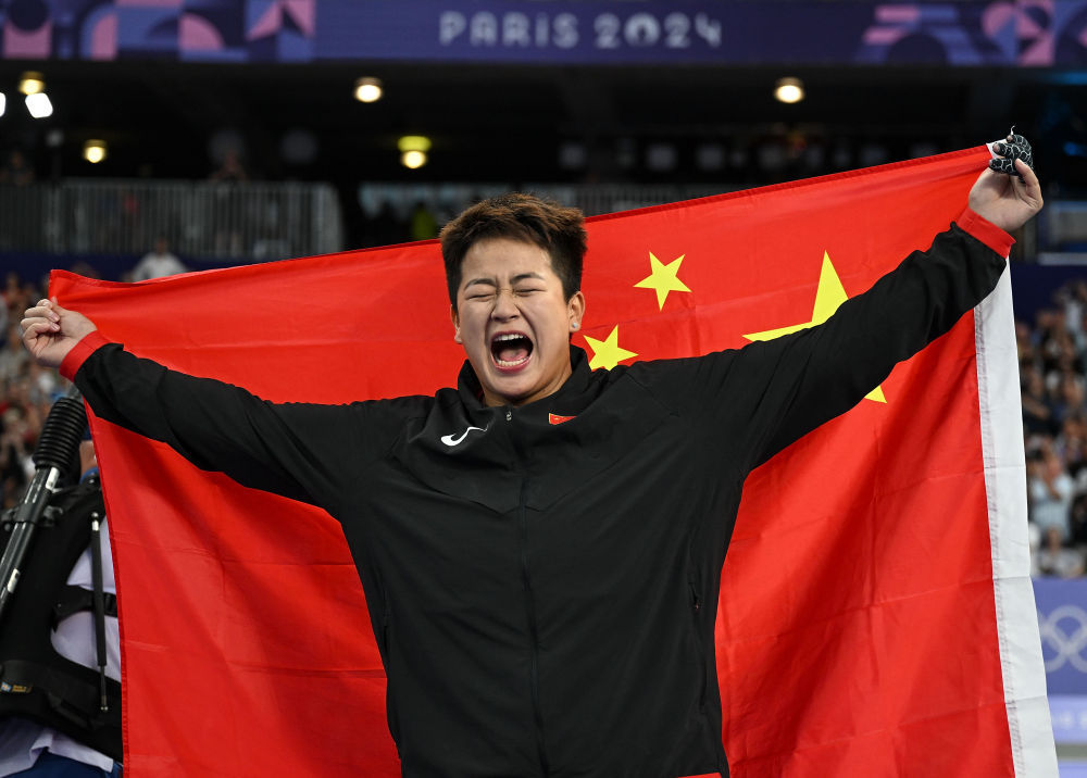 关于瑞典田径选手登上领奖台，笑容灿烂的信息